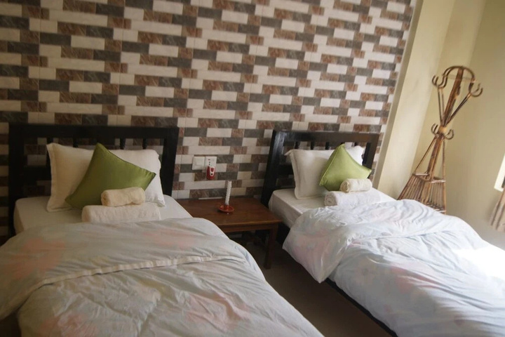 Room 7 of 11