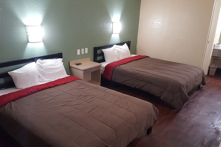 2 Double Beds (5 of 5)