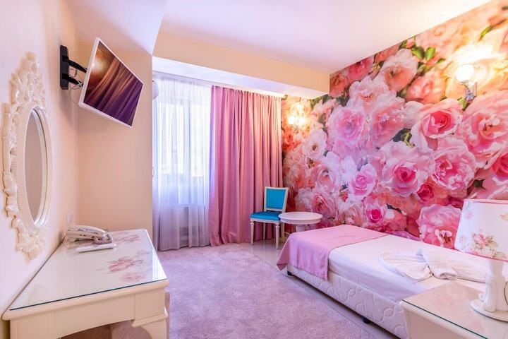 Room 33 of 72