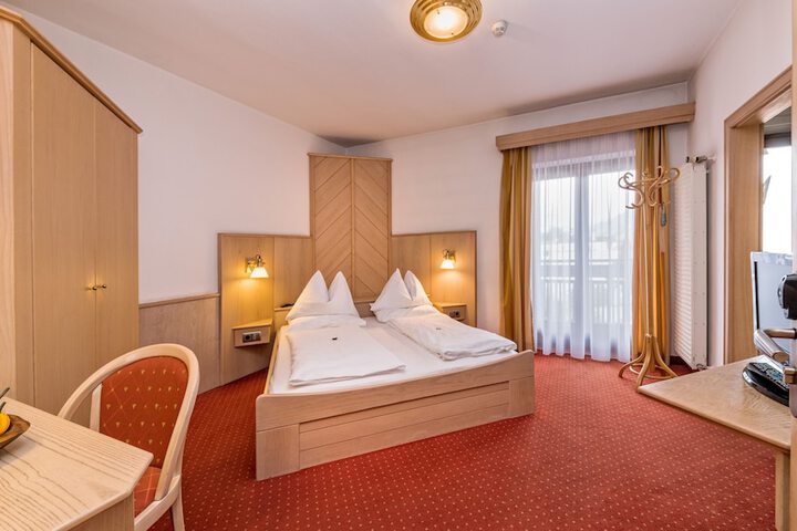 Room 4 of 62