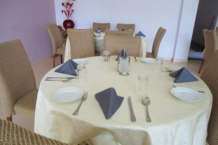 Dining 14 of 16