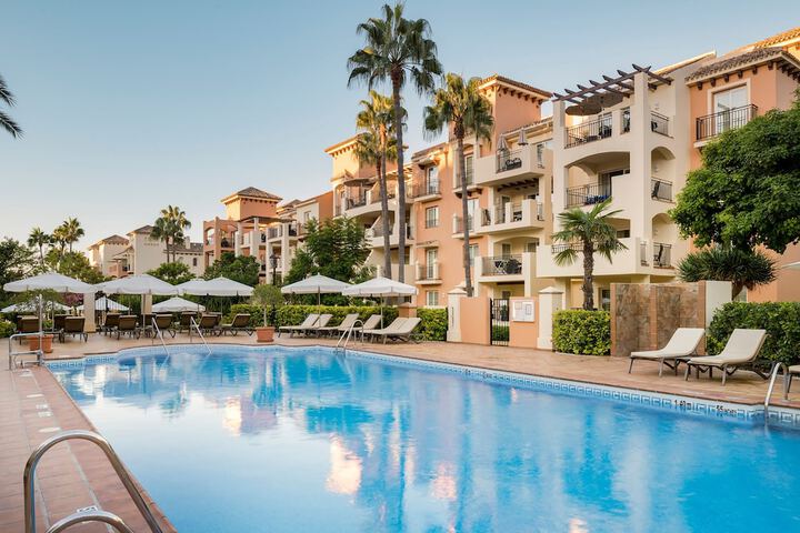 Pool Hotel