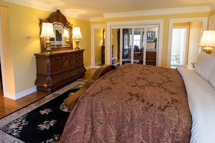 Diplomat Luxury King Bed Harbour View (27 of 32)