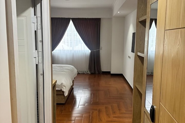 Room 5 of 33
