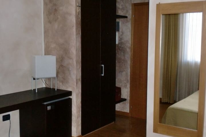 Room 26 of 83