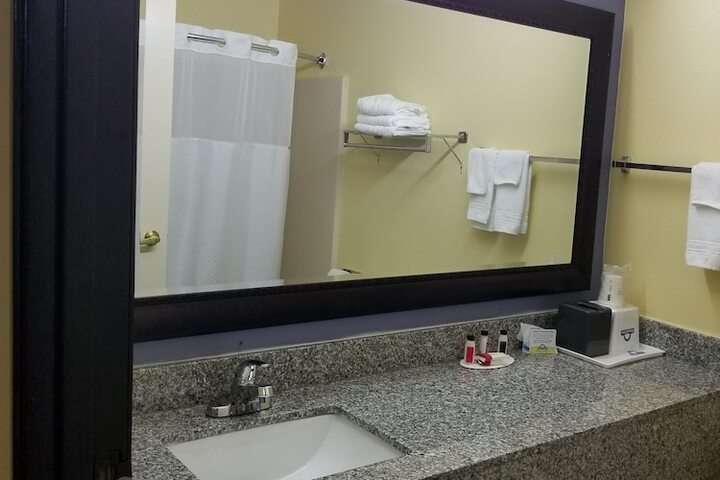 Room 33 of 70