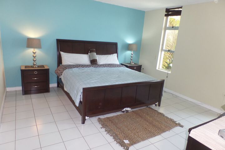 Room 4 of 28