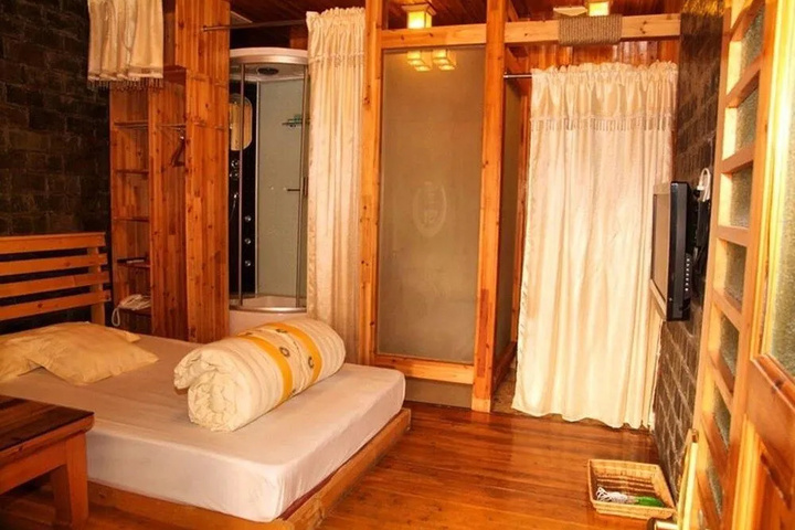 Room 6 of 19