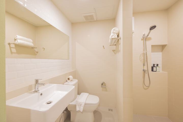Room 33 of 54