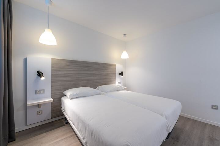 Room 33 of 202