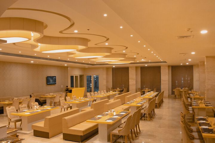 Dining 19 of 22
