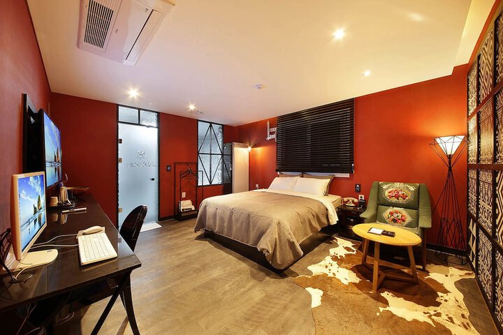 Room 16 of 44