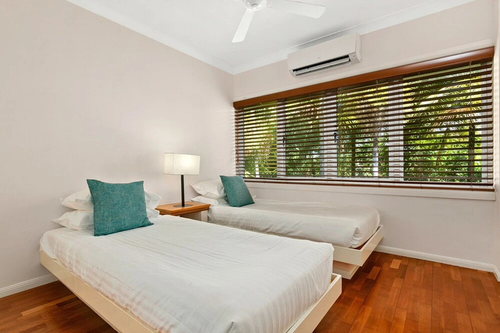 Room 2 of 18