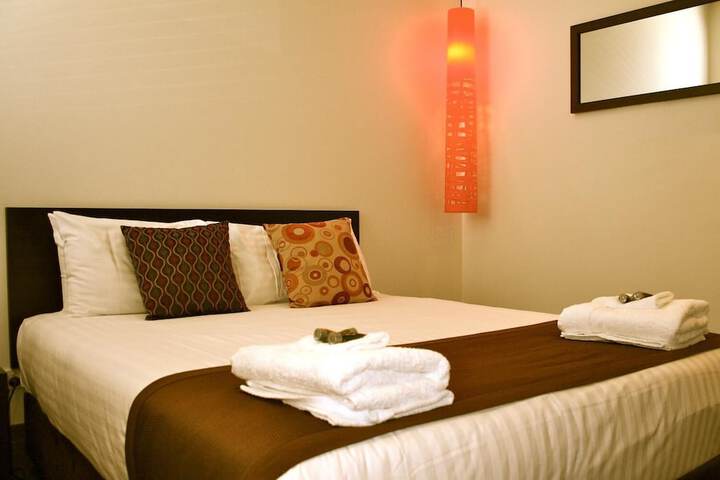 Room 9 of 28