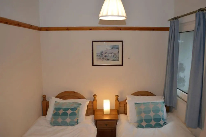 Room 2 of 3