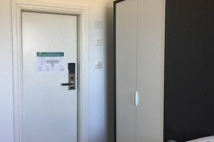 Room 27 of 78