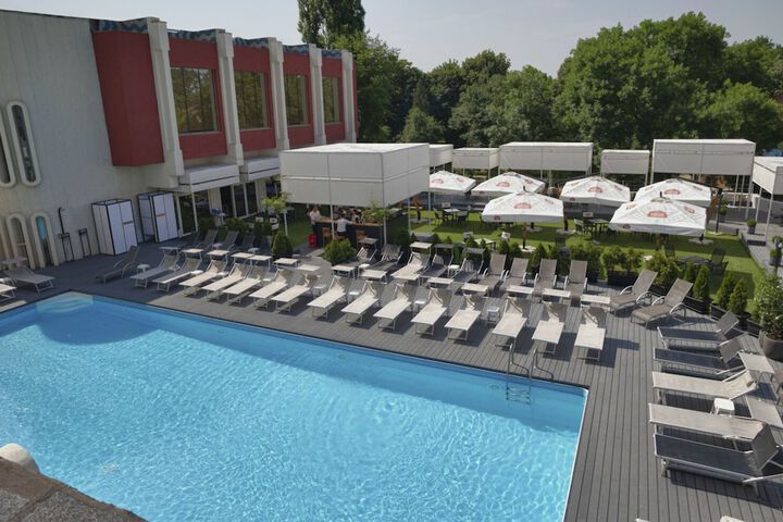 Pools & Facilities