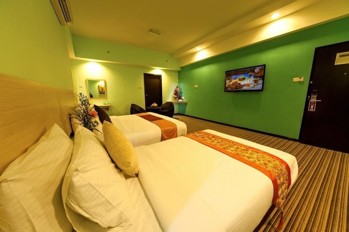 Room 9 of 30