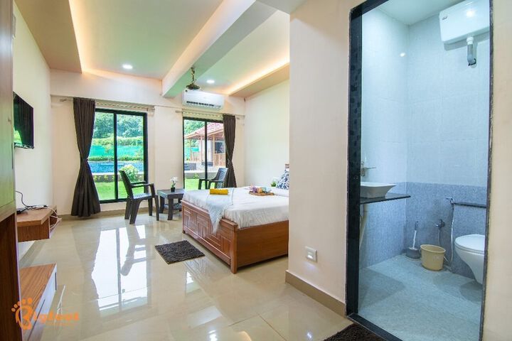 Room 9 of 20