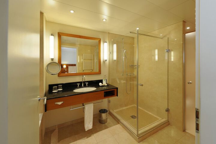 Room 46 of 85