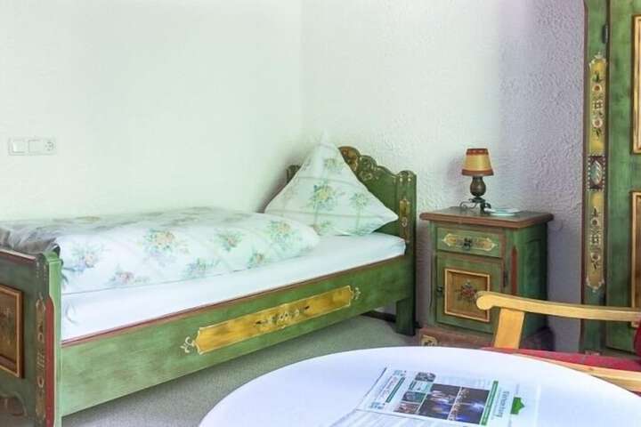 Room 3 of 33