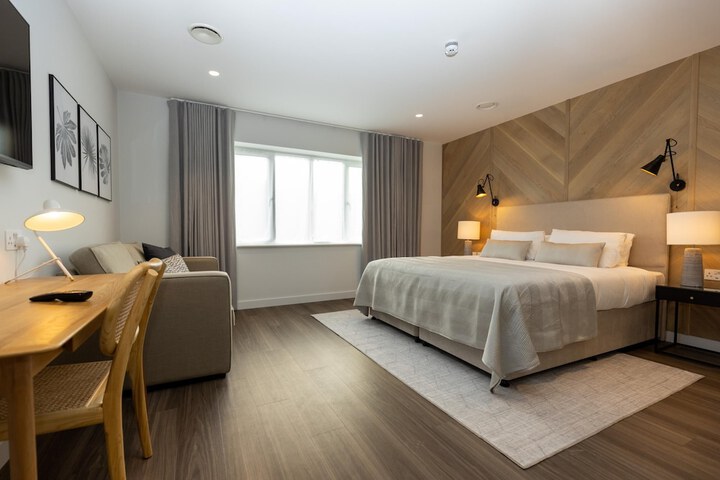 Room 4 of 81
