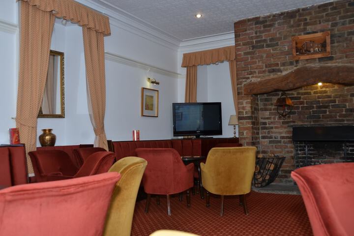 Lounge 46 of 67