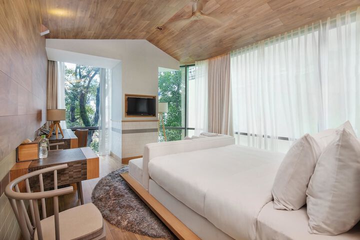 Room 10 of 53