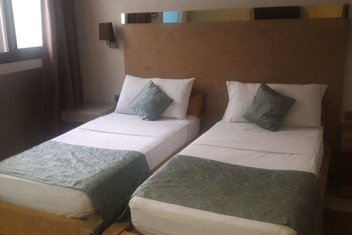 Room 10 of 90