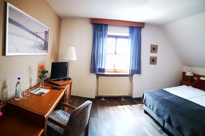 Room 5 of 8