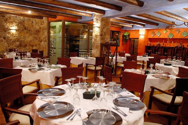 Dining 46 of 65