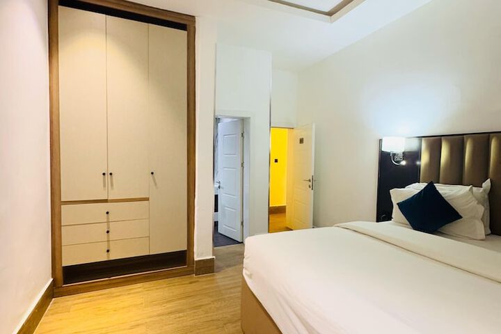 Room 3 of 27