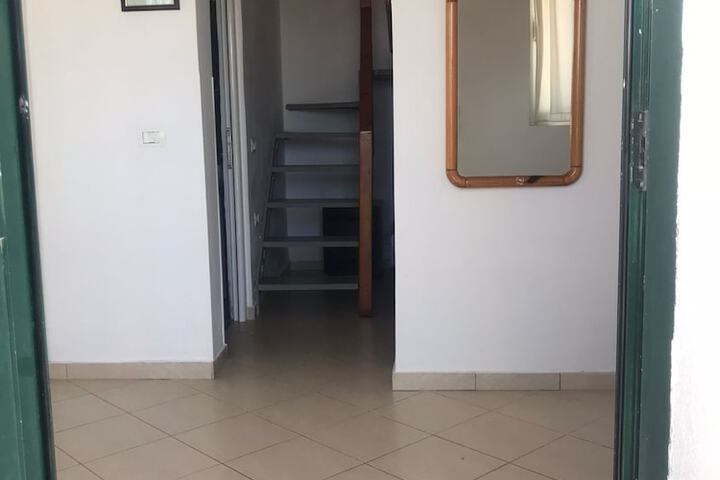 Room 102 of 177