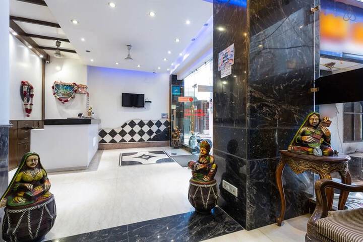 Entrance & Lobby