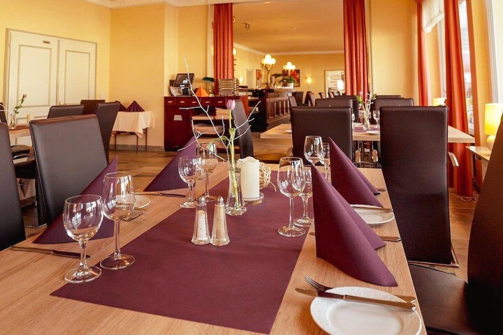 Dining 24 of 36