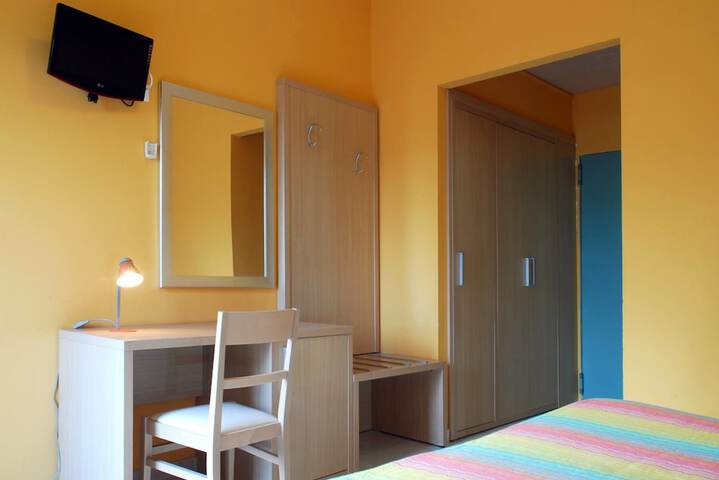 Room 32 of 43