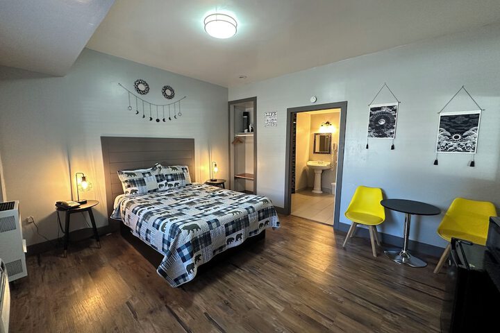 Standard Single King Bed (6 of 30)