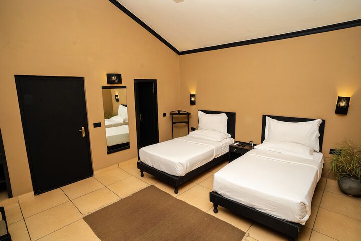 Room 8 of 126