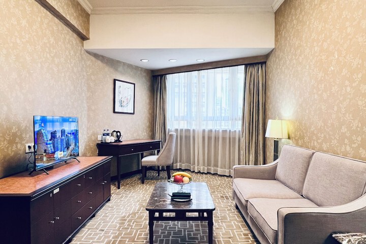 Room 10 of 37