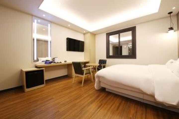 Room 20 of 27