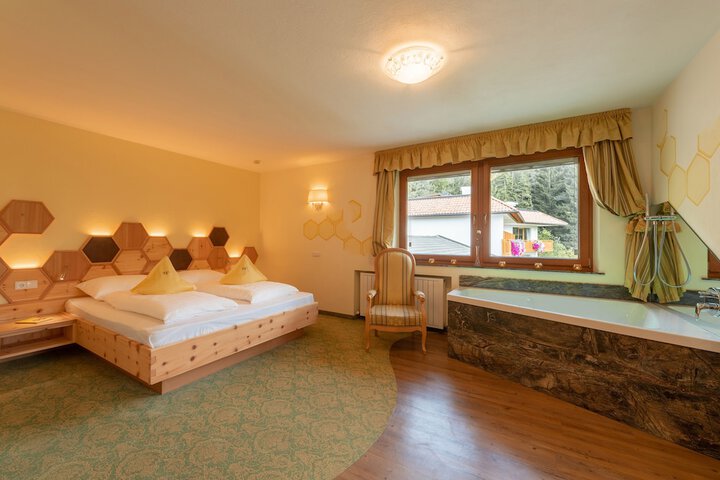 Room 4 of 14