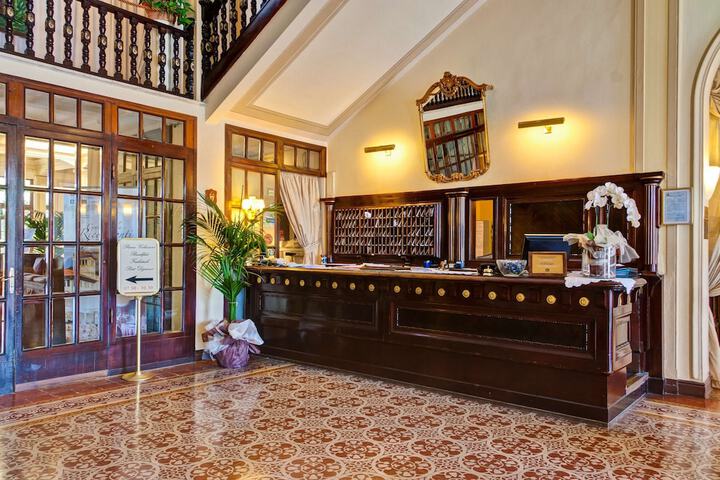 Concierge desk