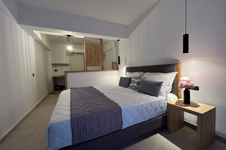 Room 12 of 33