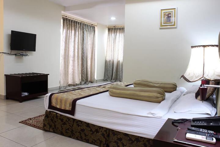 Room 10 of 83