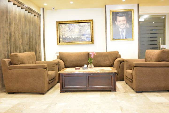 Lounge 18 of 31