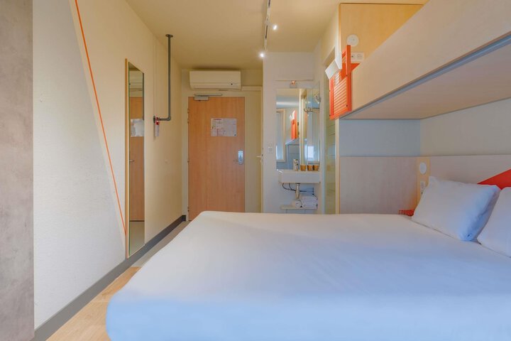 Room 8 of 43
