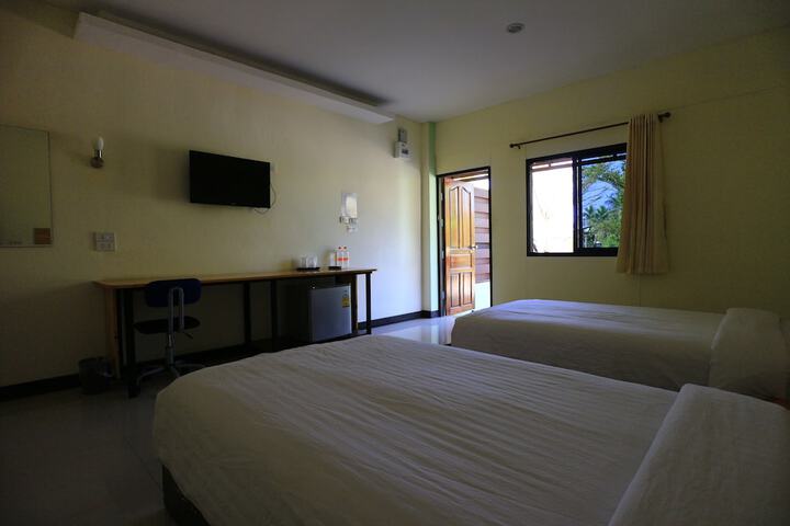 Room 4 of 10