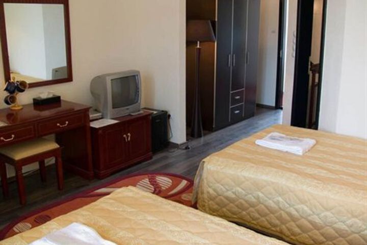 Room 5 of 38