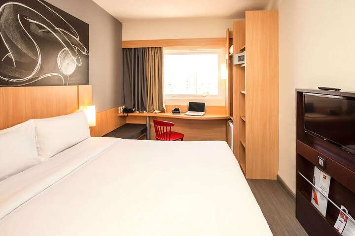 Room 57 of 105