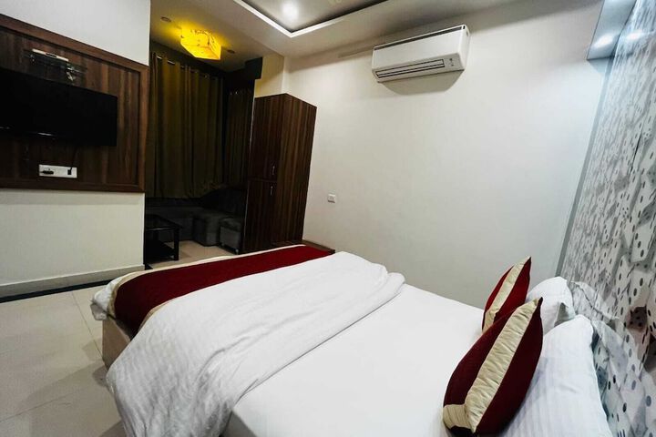 Room 3 of 11